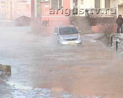 47 квартал Улан-Удэ затопило из-за очередного прорыва водовода