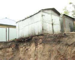 Об очередном случае незаконного строительства гаражей  в жилом дворе Улан-Удэ