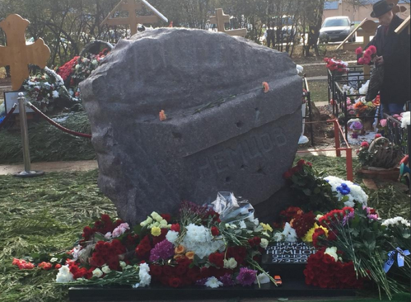 Бурятский скульптор создал монумент Борису Немцову 
