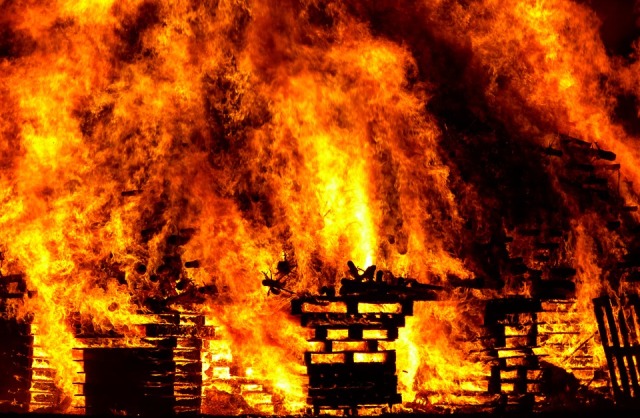 В Улан-Удэ на пожаре в частном доме нашли обгоревший труп