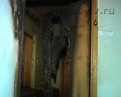 Неизвестные подожгли несколько дверей в многоквартирном доме в Улан-Удэ