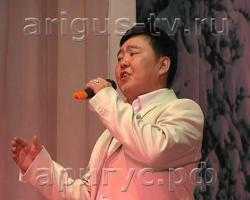 В Улан-Удэ прошел сольный концерт известного певца Доржо Шагдурова
