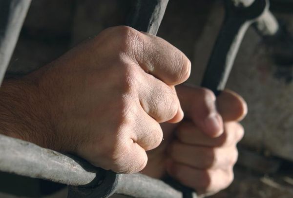 Напоролся: В Бурятии участник ОПГ получил два года за сбыт наркотиков в тюрьму 