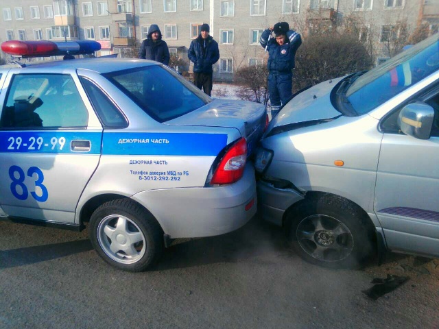 В МВД рассказали, при каких обстоятельствах в Улан-Удэ автомобиль ГИБДД попал в аварию