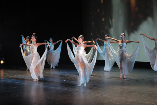 В Москве показали "планетарный" эко-балет, посвященный Байкалу