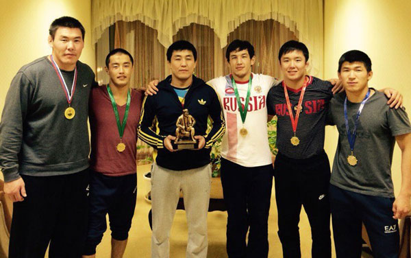 Бурятские борцы завоевали пять медалей международного турнира по вольной борьбе