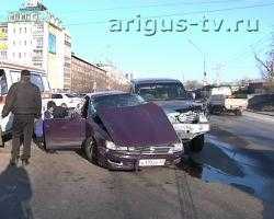 Два автомобиля разбились в ДТП в центре Улан-Удэ