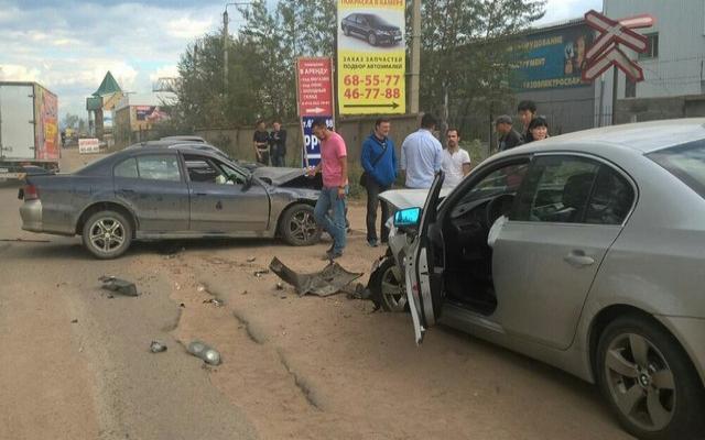 В Улан-Удэ Mitsubishi при обгоне влетел в BMW, есть пострадавшие