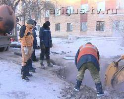 Традиционные проблемы. Жители дома в Улан-Удэ оказались заложниками содержимого канализации