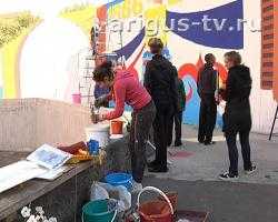 Ко дню города студенты расписали стену в центре Улан-Удэ
