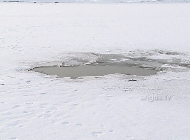 В Улан-Удэ приостановлены поиски тела провалившегося под лед мужчины