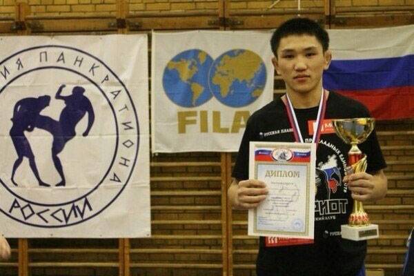 Бурятский спортсмен стал вице-чемпионом Москвы по «боям без правил»