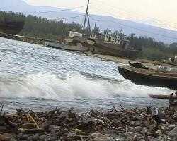 На Байкале, в районе Усть-Баргузина, перевернулась моторная лодка