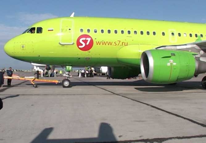 В Иркутске пассажирский самолёт экстренно сел из-за пожара в двигателе