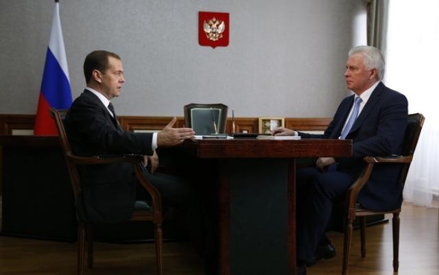«Я в машине рассказал ему…»: Глава Бурятии сообщил, что осталось «за кадром» встречи с премьером Медведевым