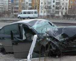 В Улан-Удэ пьяный водитель снес фонарный столб – погиб пассажир