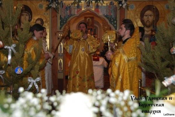Православные россияне сегодня празднуют Рождество Христово