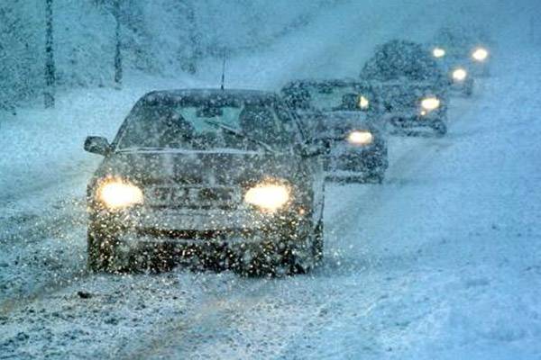 В Кабанском районе Бурятии из-за снегопада практически до нуля снизилась видимость на дорогах