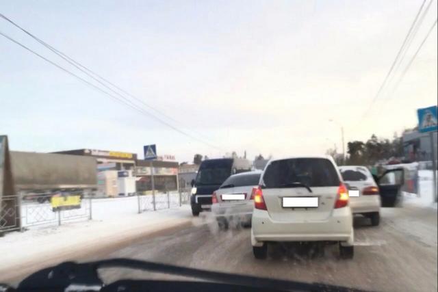  В Улан-Удэ «внезапный» снег спровоцировал пробки (ФОТО)