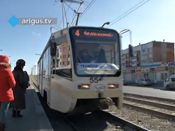 В Улан-Удэ водитель «легковушки» «влетел» в трамвай 