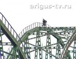 Мост обозрения. Старый мост через Селенгу становится местом "прогулок" подростков