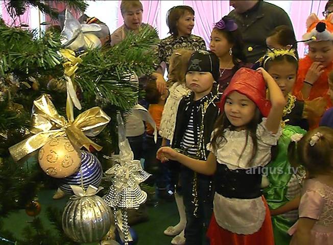 24 и 25 декабря в Улан-Удэ откроются районные елки