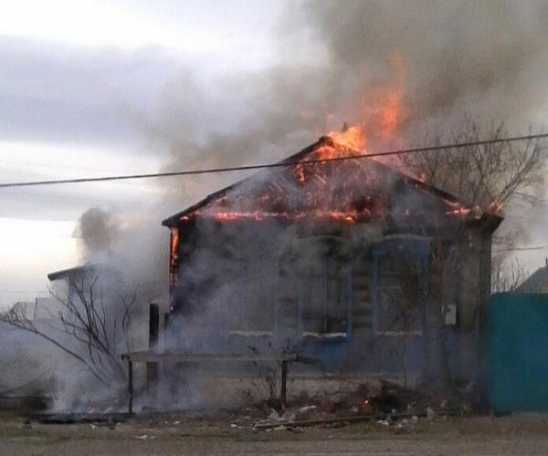 Жители Улан-Удэ обвиняют пожарных в том, что они «бросили горящий дом» в День Победы