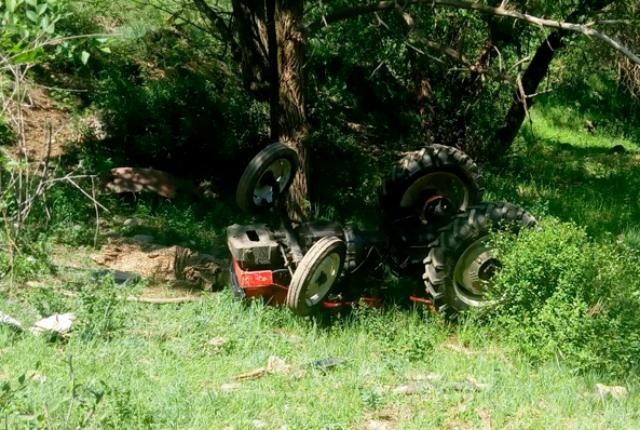В Бурятии в перевернувшемся на трассе тракторе погиб водитель