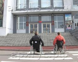 Инвалиды-колясочники намерены через суд добиваться доступности общедоступных мест