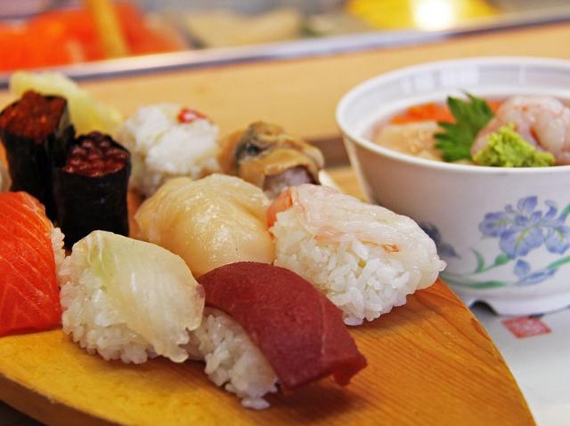 В Бурятии сушисту японского ресторана закрыли выезд в Южную Корею