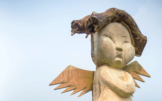 На Байкале поселился трехметровый деревянный ангел 