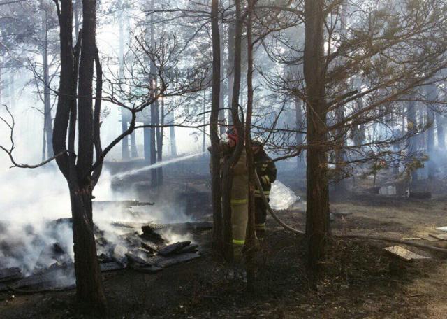 В Бурятии ещё один крупный пожар: горит полсела, всех местных жителей срочно эвакуируют