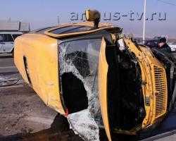 В Улан-Удэ пьяный водитель врезался в микроавтобус с пассажирами