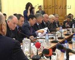 Депутаты Народного Хурала потребовали извинений от председателя горсовета