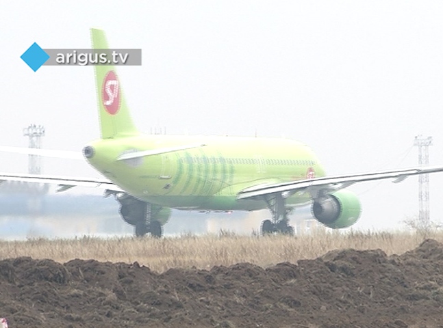 В Улан-Удэ самолёт почти час кружил в небе над аэропортом из-за плохой видимости