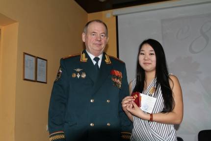 Вожатая детского лагеря "Эдельвейс" награждена медалью за спасение детей во время схода селя на Аршане