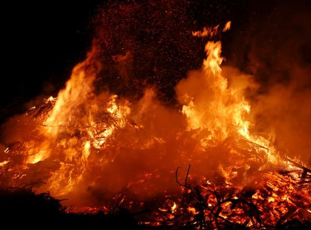 В Бурятии огнеборцы спасли на пожаре четверых детей