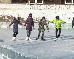 В Улан-Удэ юные конькобежцы померились силами на короткой дистанции