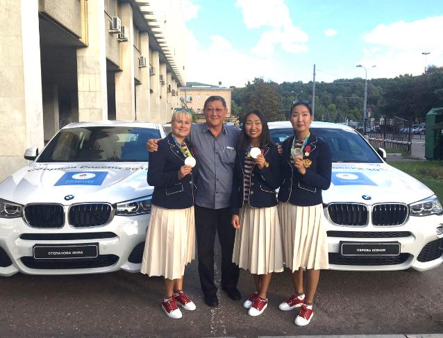 Инна Степанова, Туяна Дашидоржиева и Ксения Перова получили в Кремле по BMW и ордену