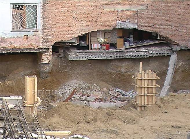 В Улан-Удэ закончилась проверка по факту обрушения стены здания Гидрометеоцентра