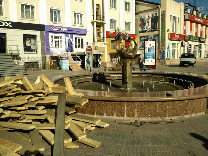 В Улан-Удэ начинают чистить фонтаны