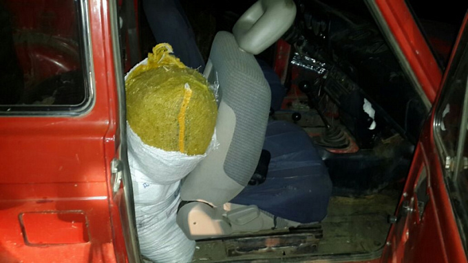 В Бурятии сотрудники ДПС «случайно» остановили автомобиль, перевозивший наркотики 