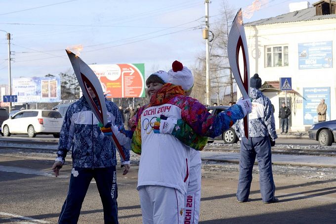 Олимпийский огонь прошел по улицам Улан-Удэ (фоторепортаж)