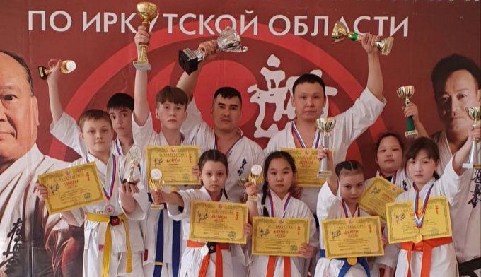 Бурятские каратисты с триумфом выступили на соревнованиях в Иркутске
