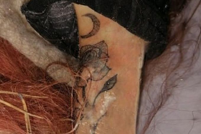 В Улан-Удэ опознали погибшую девушку с татуировкой розы