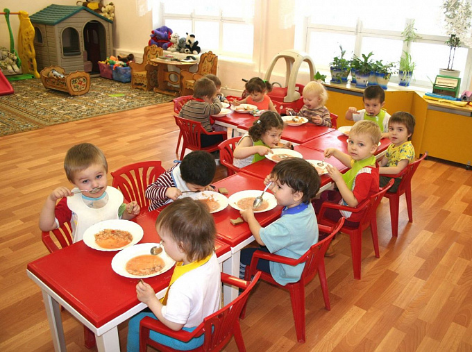 Муниципалитеты лишились права устанавливать стоимость питания в детских садах