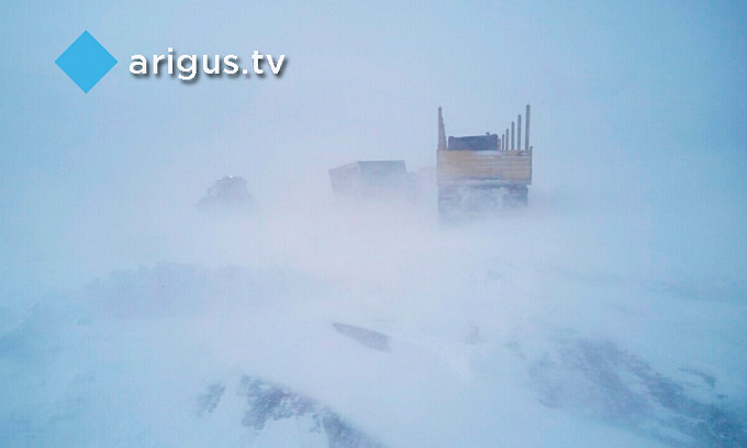 В Бурятии из-за снегопада закрыто движение по трассе «Гусиноозерск–Закаменск»