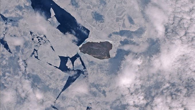 Лежбище нерп, полуостров и залив: В Бурятии поделились космоснимками нацпарка