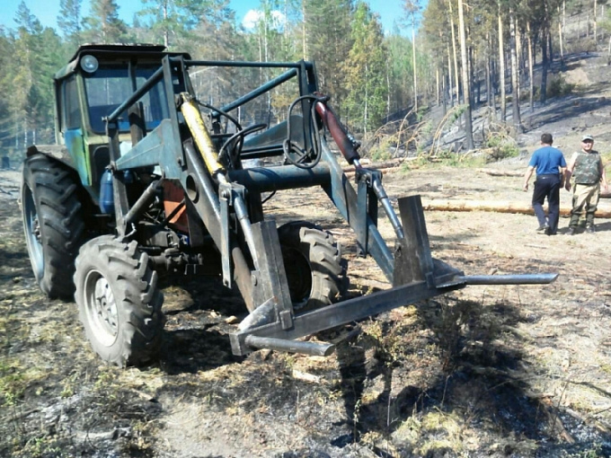 Житель Бурятии устроил лесной пожар и пытался сбежать на тракторе